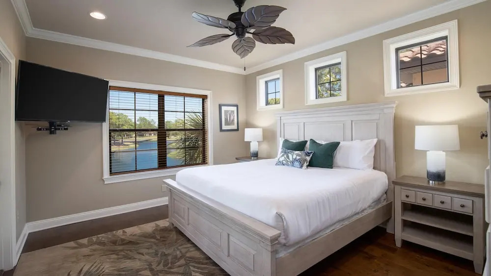 Villa Lago 1909 S 2G 4BR 4BA 12