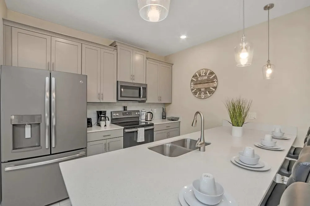 Lake View and Mickey Room! Stunning Home! #5sl851
