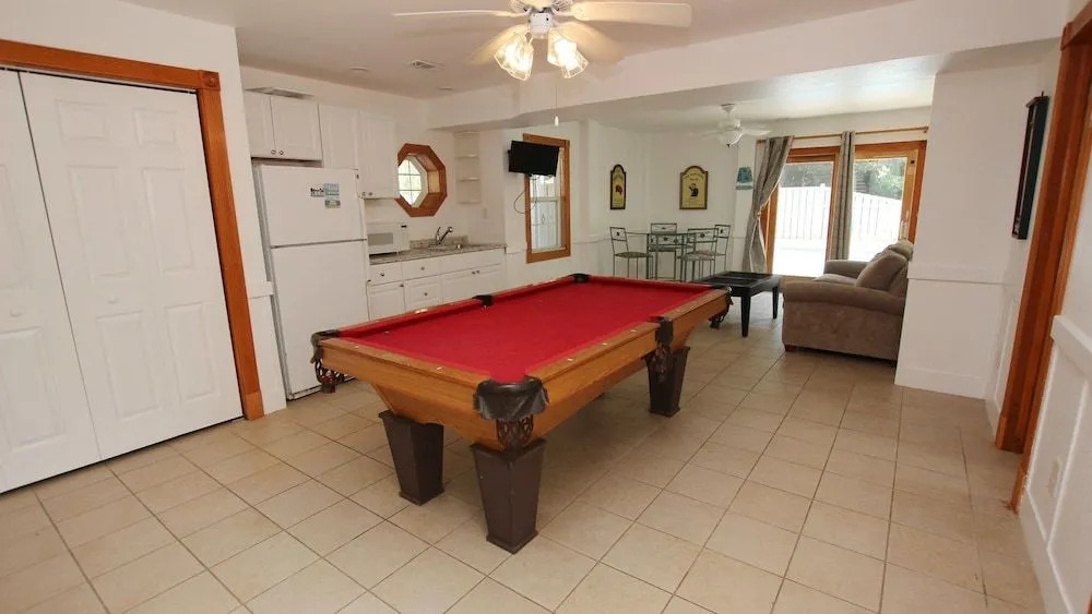 Castaway - 6 Br Home