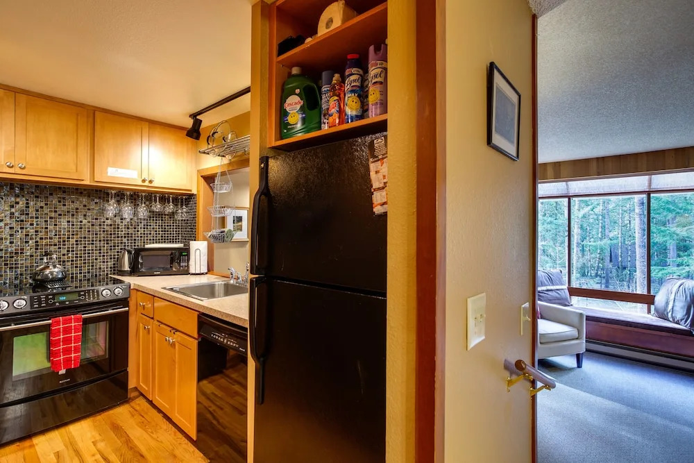 41SW - Sauna - WiFi - Fireplace - Sleeps 8