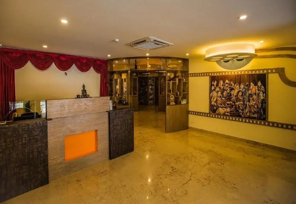 Redfox Cinemascope An Apart Hotel