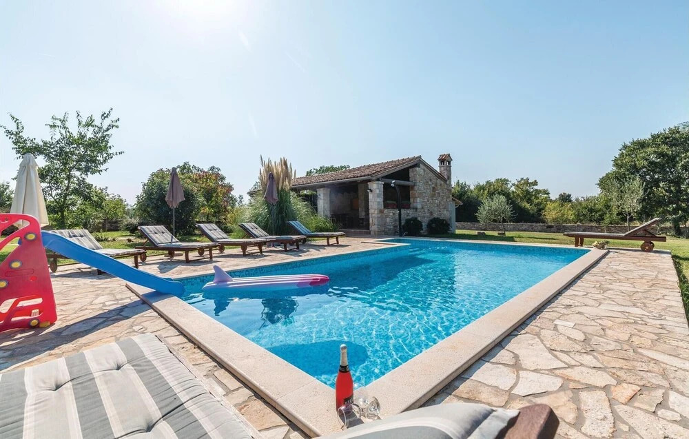 Nice Home in Vodnjan With Wifi and 4 Bedrooms