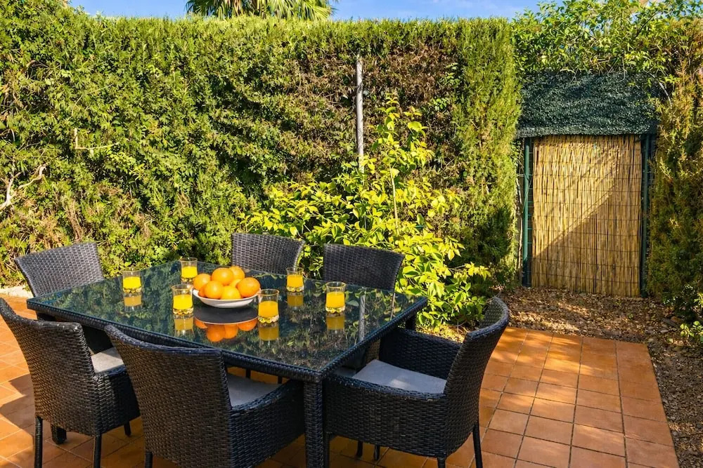 Ch1200 in Oliva With 3 Bedrooms and 2 Bathrooms