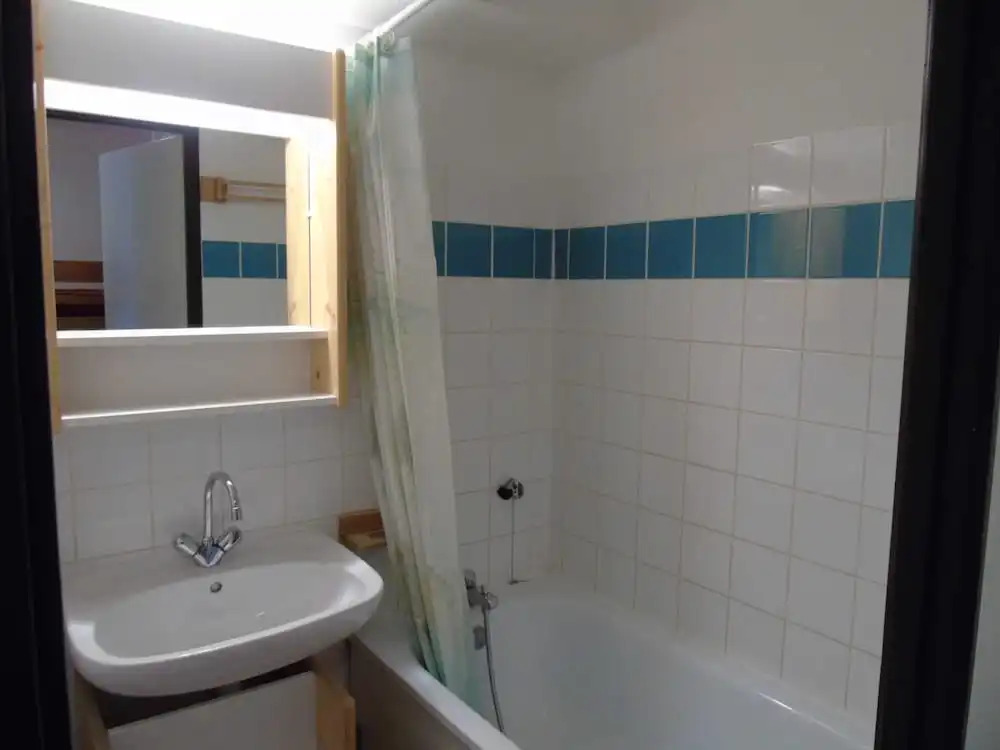 Lou Services Apartment CB43 LSI 001