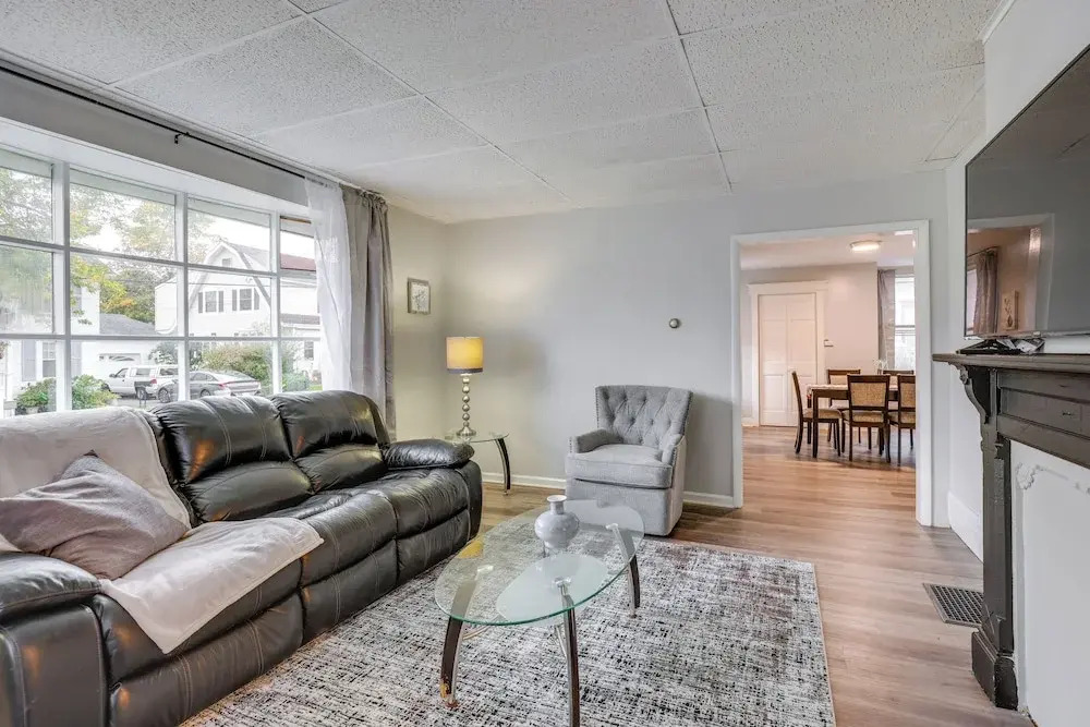 Central Auburn Apartment w/ Porch: Pets Welcome!