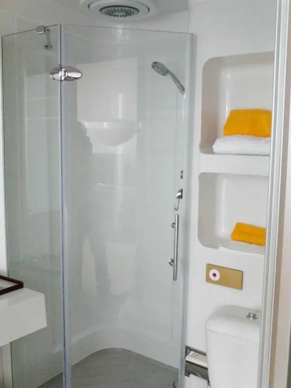 YHT Healthcare Chain Hotel