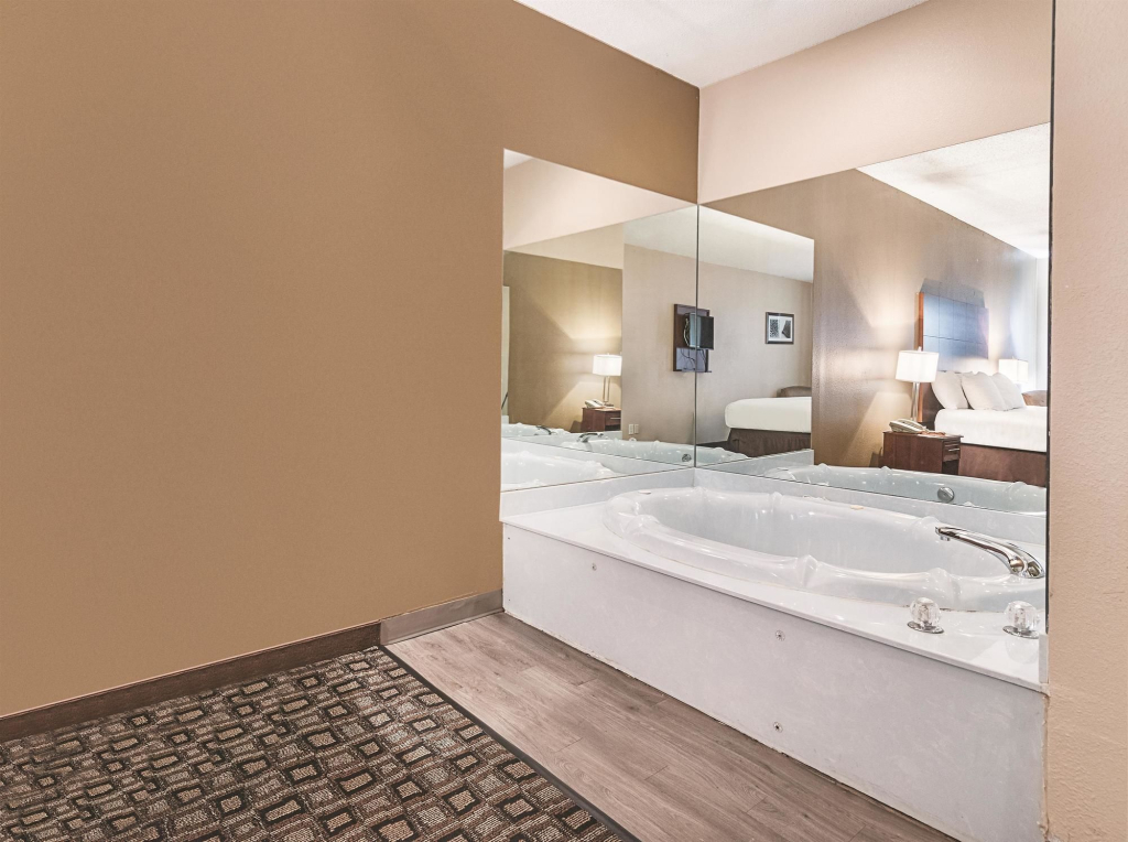 MainStay Suites Decatur River City