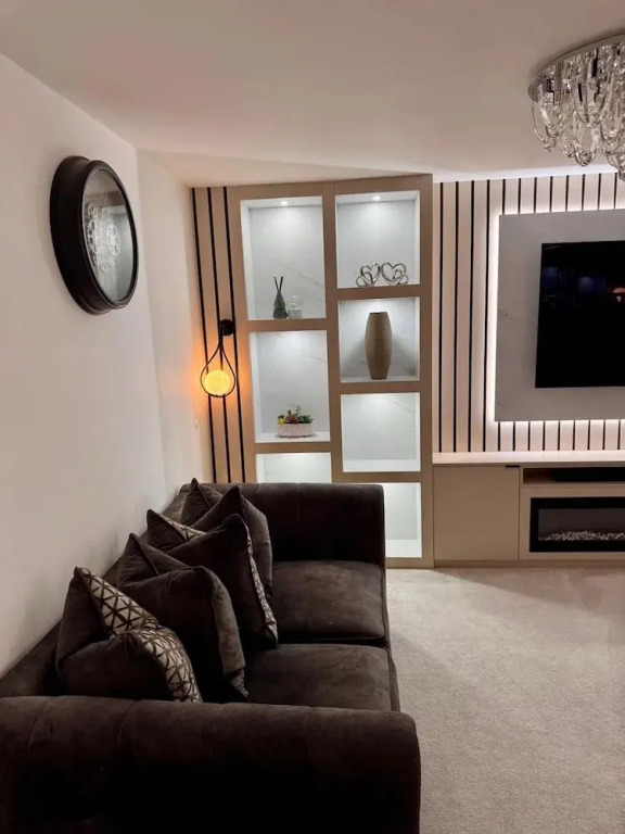 Luxurious Majestic 4 Bedroom- Free Parking