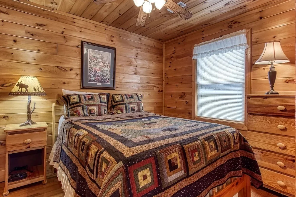 Point Of View - Spacious 2 Bedroom With a Loft Just off Glades Road 2 Cabin by RedAwning