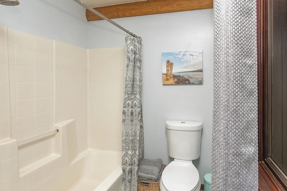 Hale Anuenue Nuku - The Rainbows End 3 Bedroom Home by RedAwning