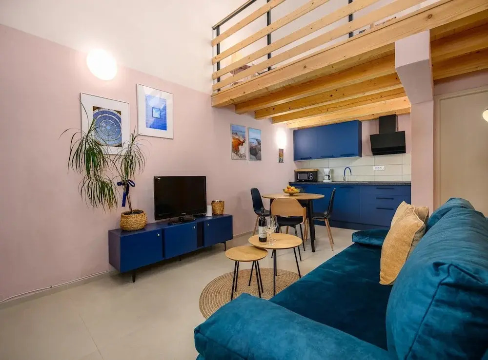 Modern Apartment Near the Beach