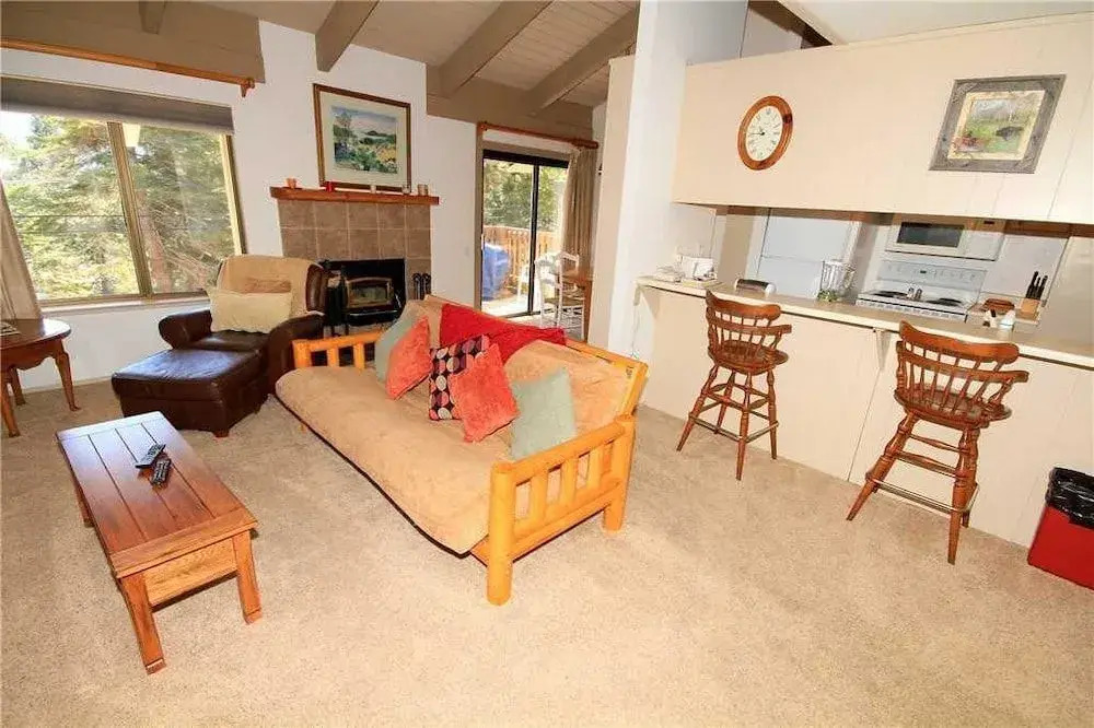 Discovery 4 112 Loft 1 Br condo by RedAwning