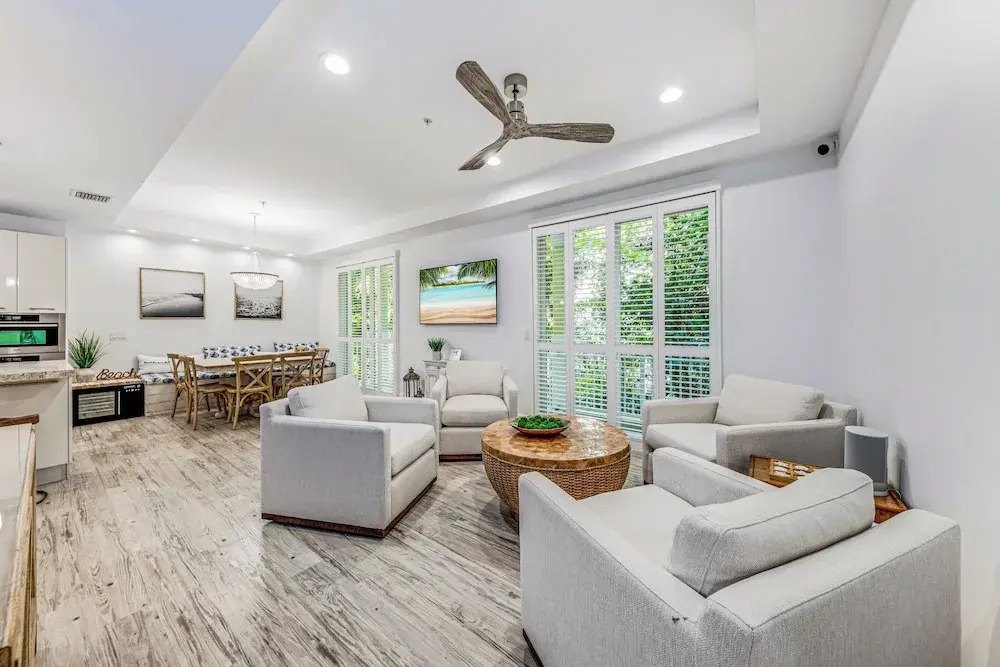 Walk to Hollywood Beach: Luxury Family Getaway!