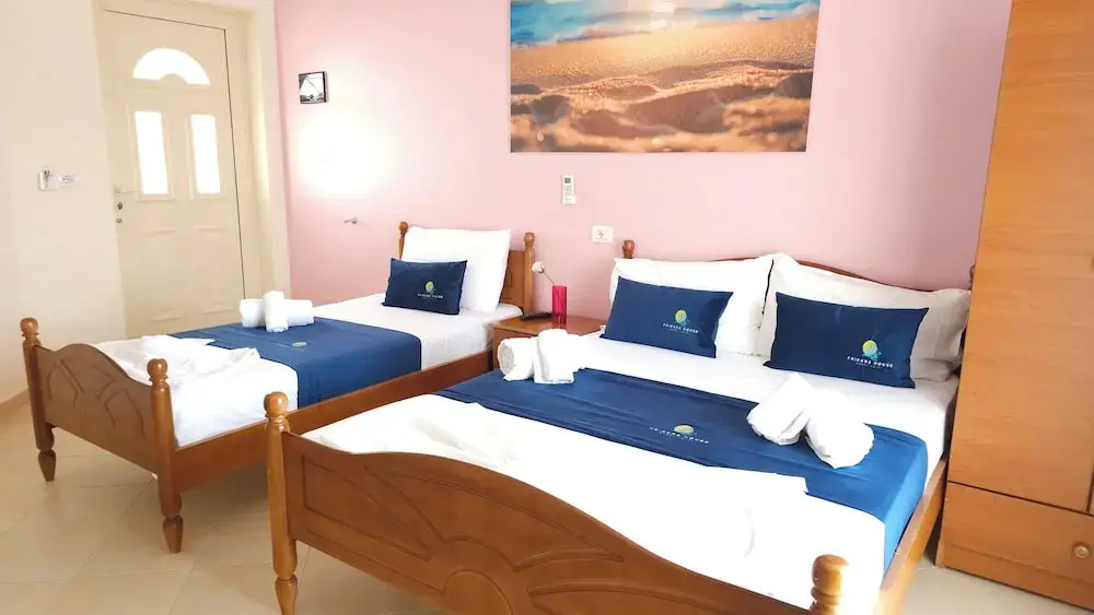 Friends House - Borsh Hotel