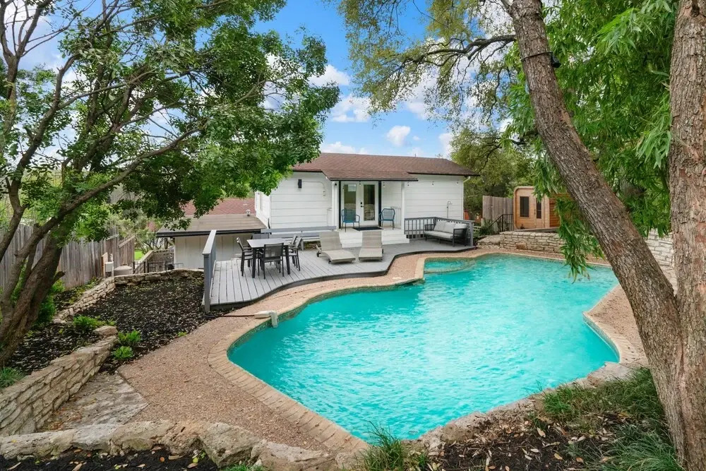 4 Bedroom Near Soco With a Private Pool & Sauna