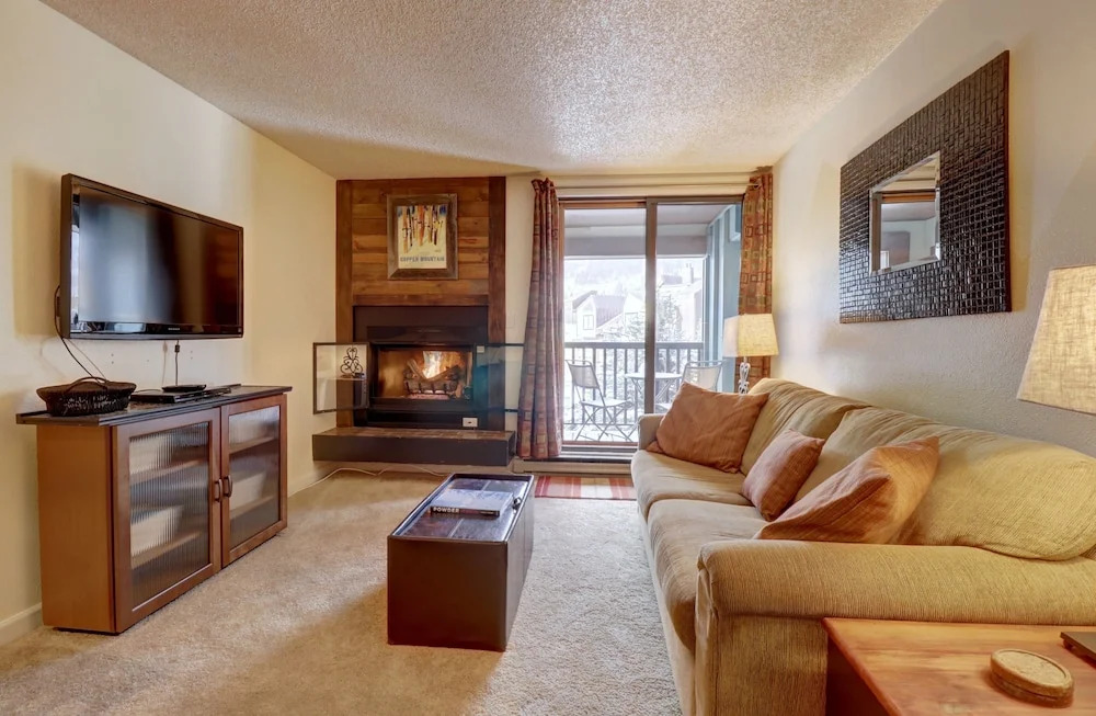Ski-In Ski-Out Cozy Efficiency in East Village - FP211 by Redawning