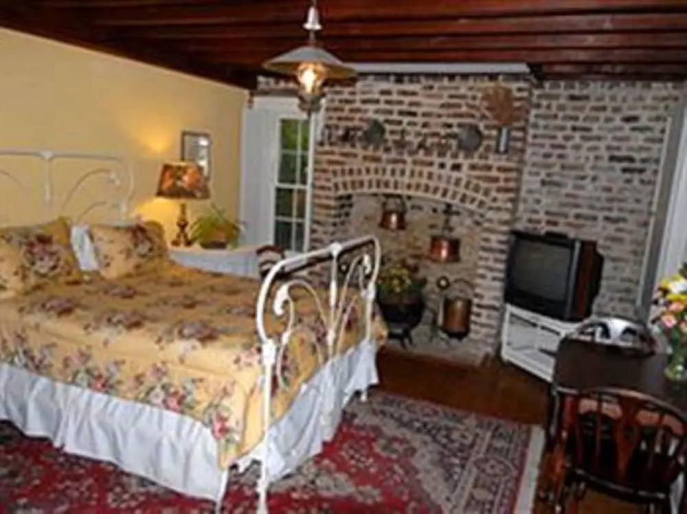 Joan's on Jones Bed & Breakfast
