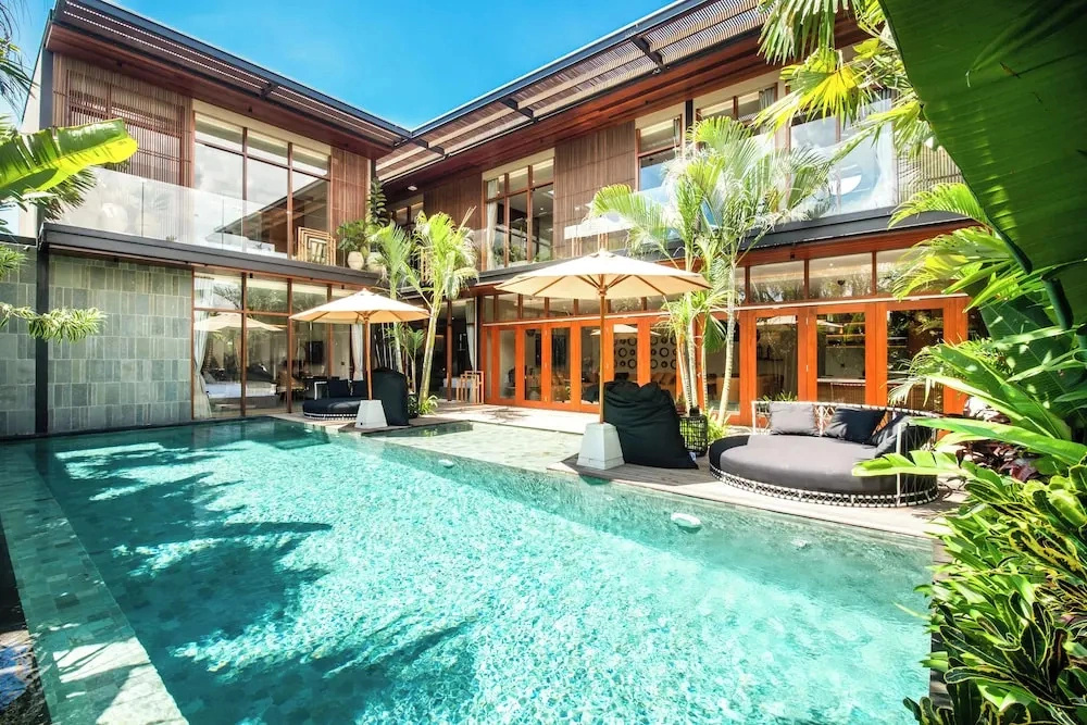 Luxury 6BR Canggu 400m to Finns Beach