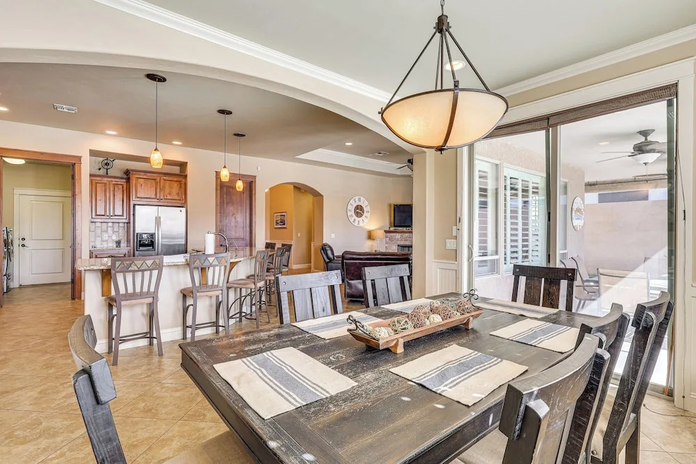 Ultimate Havasu Escape: Spacious 4BR 2 King Suites