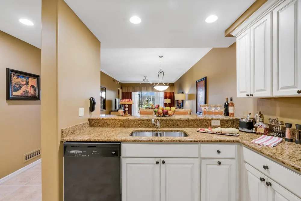 Hidden Jewel Unit 102 - 2 Br Condo