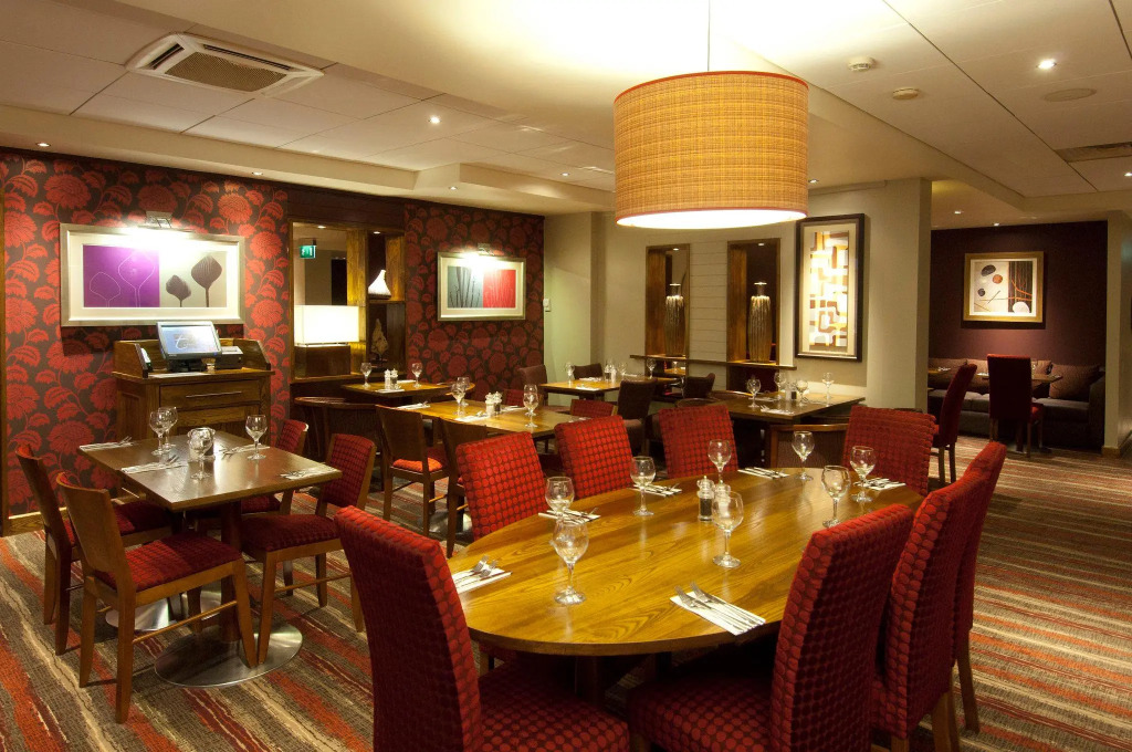 Premier Inn Heathrow Airport T2 & T3 (Bath Road)