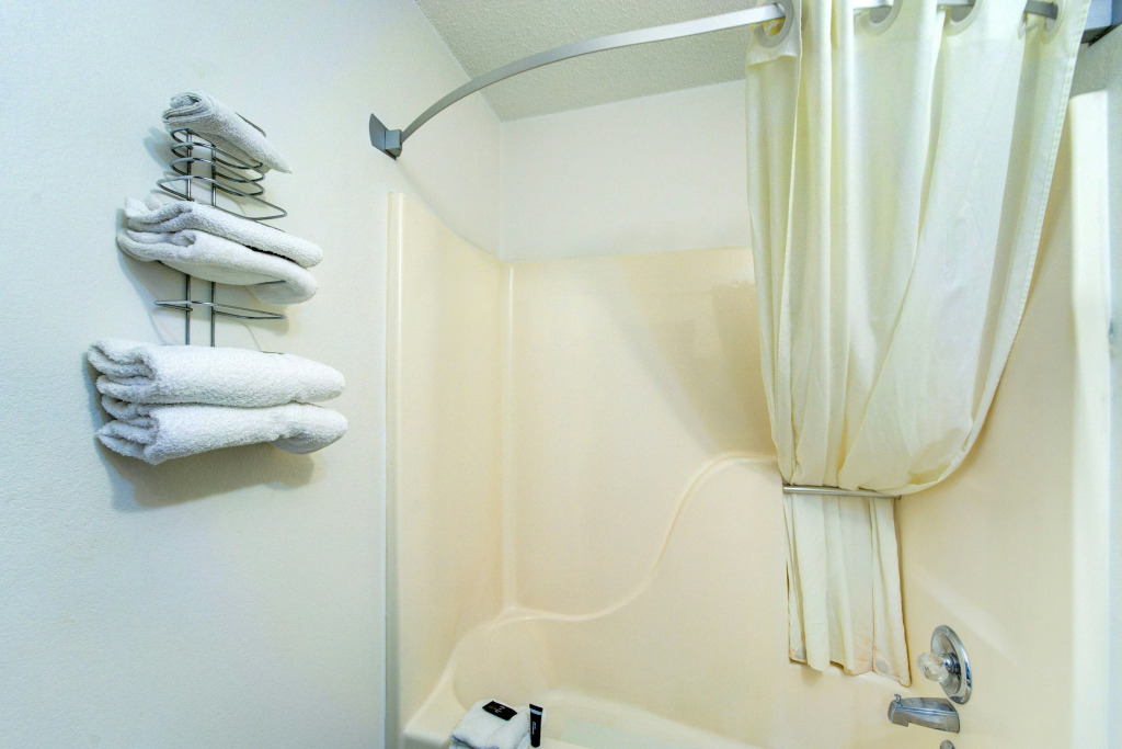 Capital O Amerihost Inn and Suites Kingdom City Hwy 54 MO