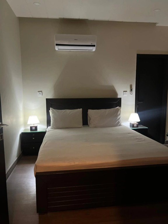 2 Bedroom Appartment Near Airport & Moterway