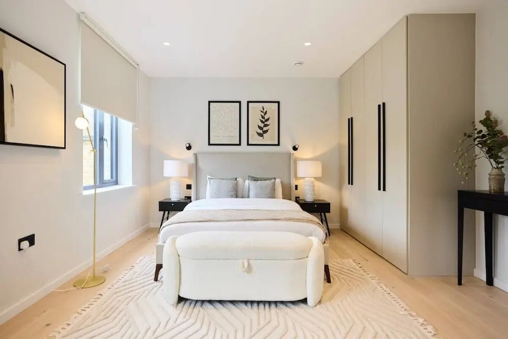 The Brondesbury Hideaway - Stylish 3bdr Flat With Balcony + Parking