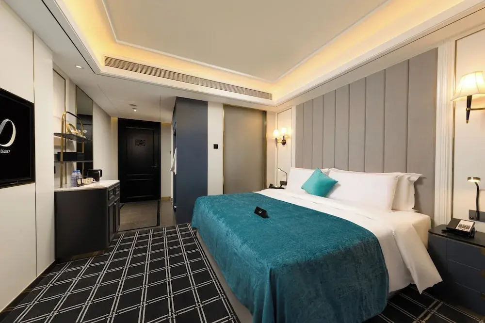 XANA Deluxe International Hotel Dongshankou Metro Station Branch