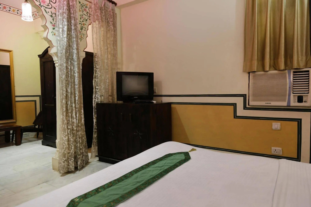 Rani Mahal Hotel
