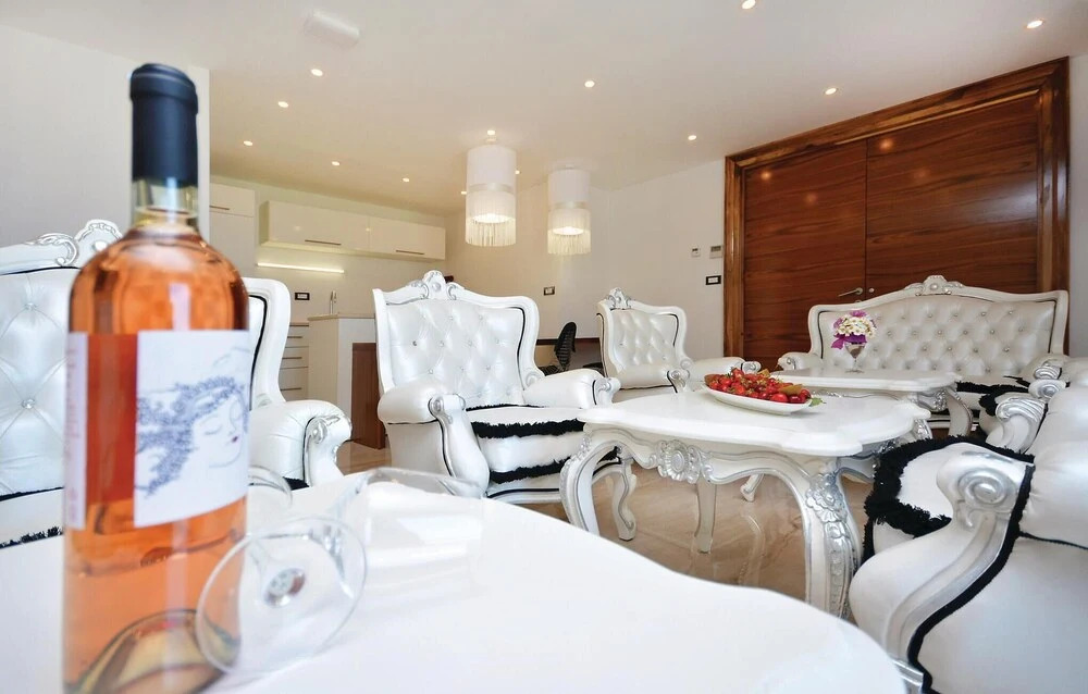 Awesome Home in Podstrana With Wifi and 8 Bedrooms