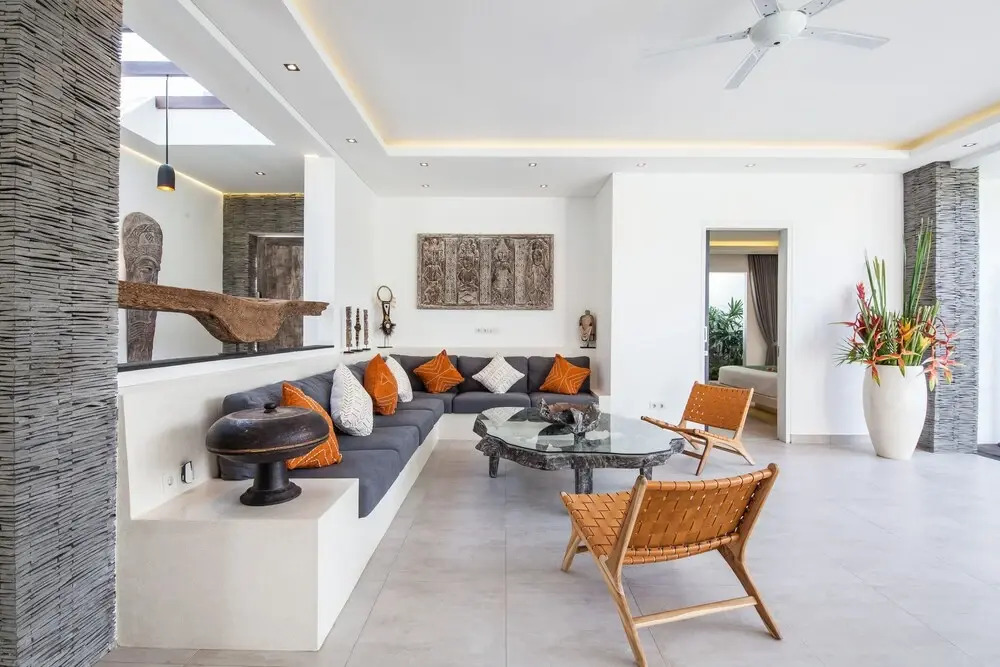Captivating Villa Walk to the Beach