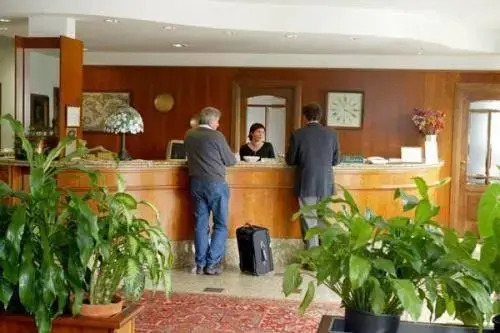 River Hotel