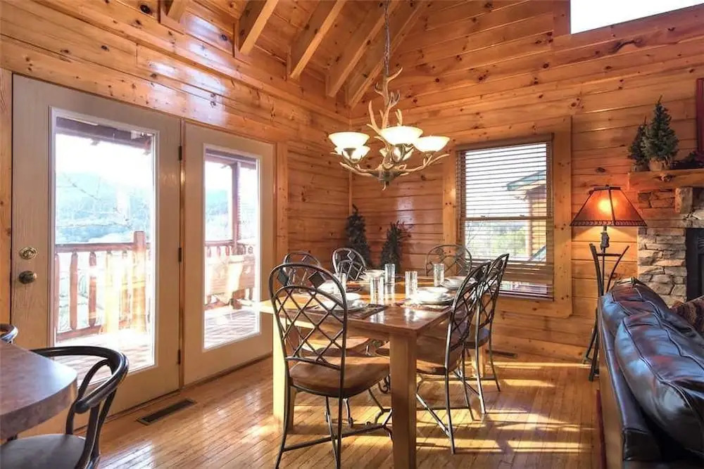 Mountain Paws Retreat 5 Bedroom Home with Hot Tub