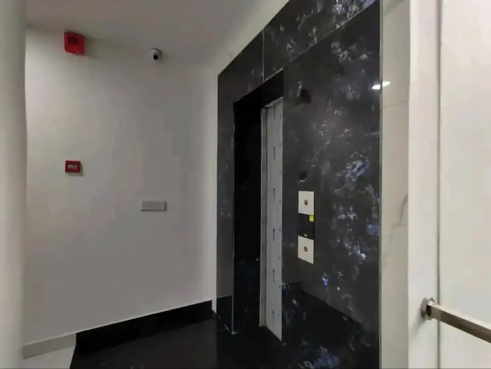 Hotel blue shine