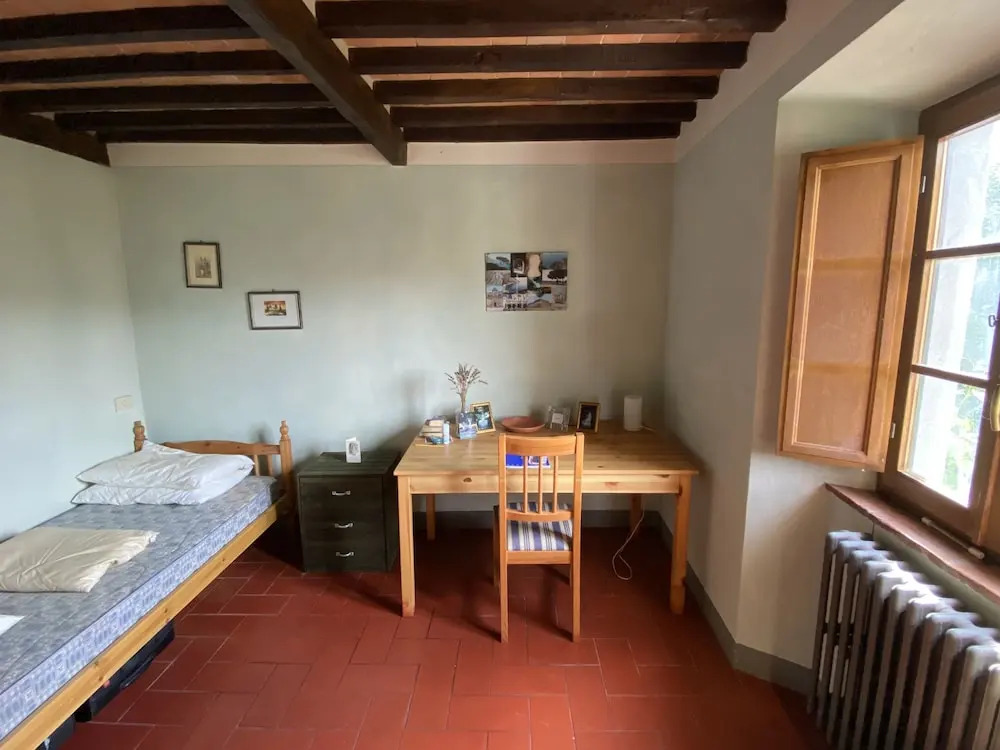 4-bed, Sleeps 8, Pets, Free Parking