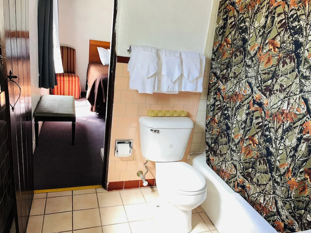 Cottonwood Court Motel