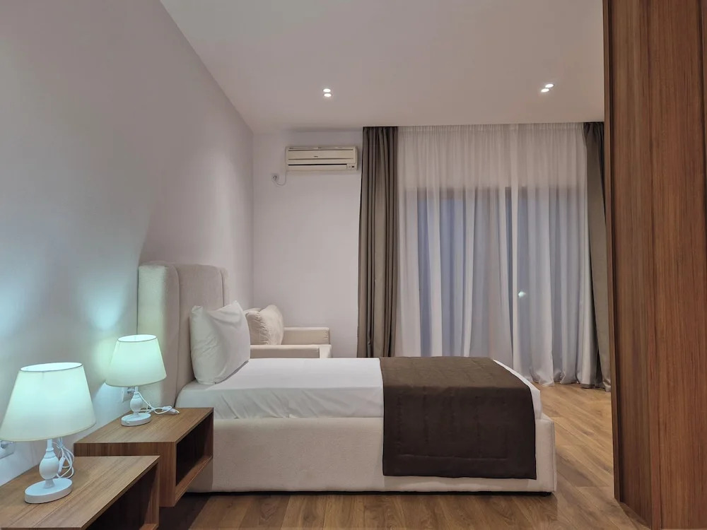 ORCHIDS Hotel