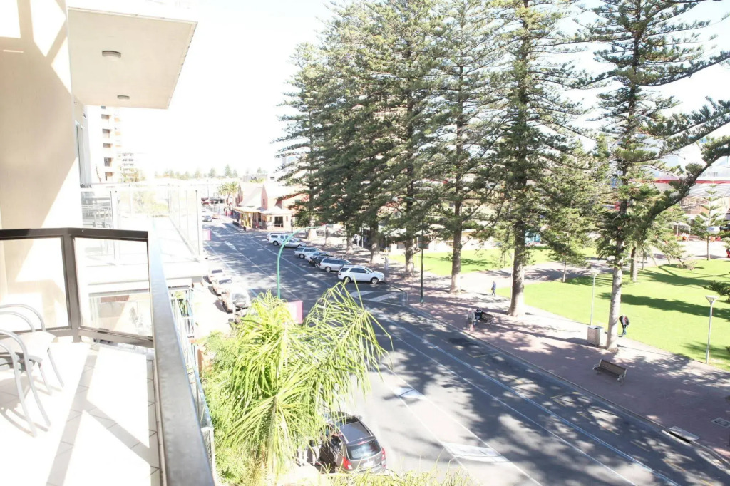 Glenelg Beachside Apartments