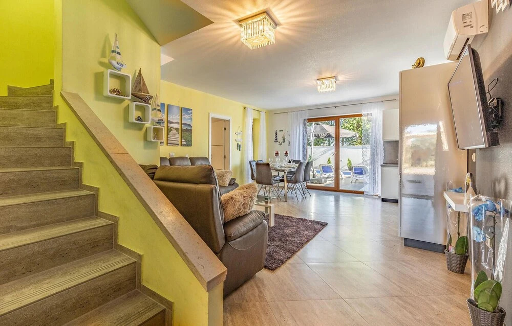 Gorgeous Home In Banjole