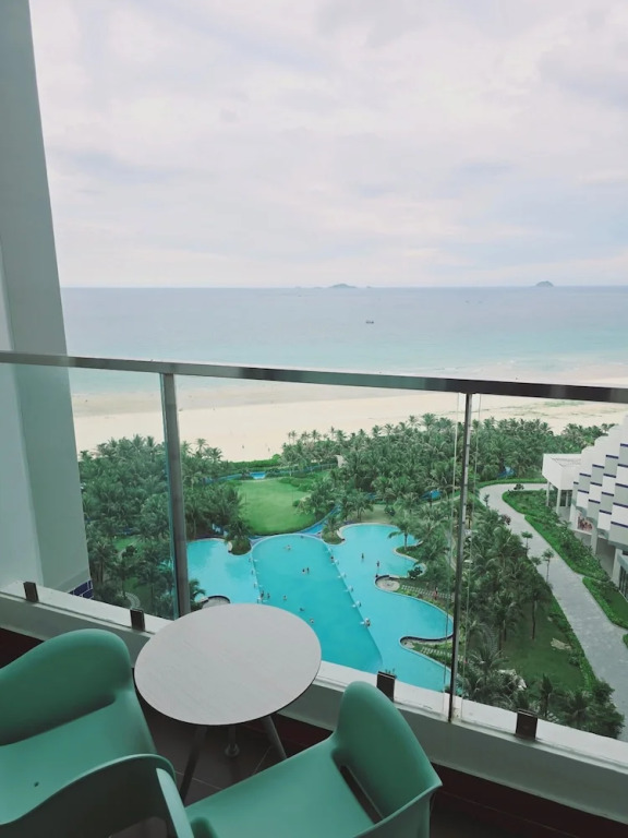 Happy Beach Oceanview Arena Cam Ranh Condotel
