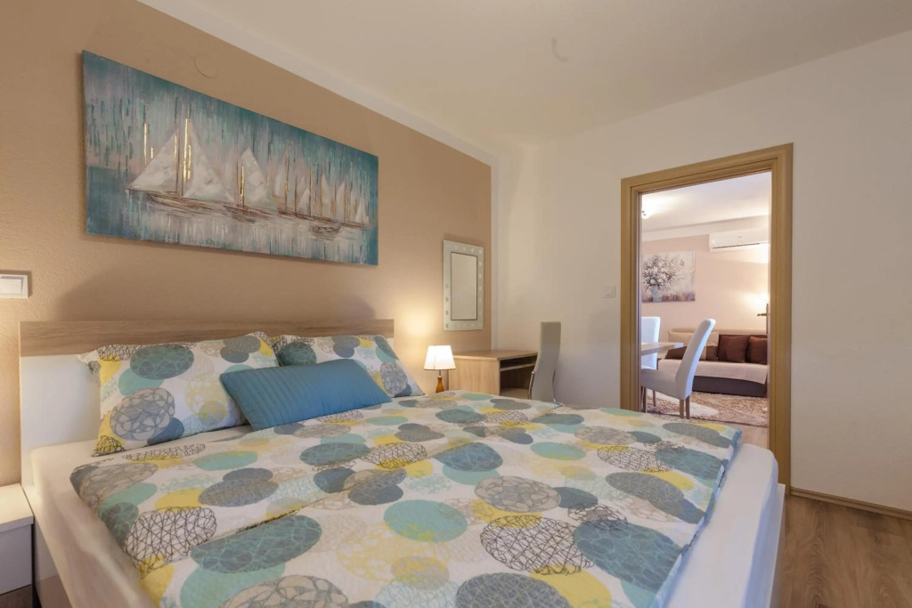 IRIS Room & Apartment