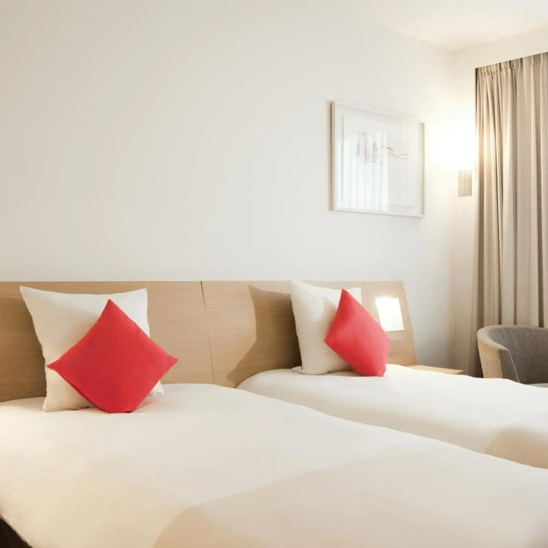 Отель Novotel Barcelona Cornella