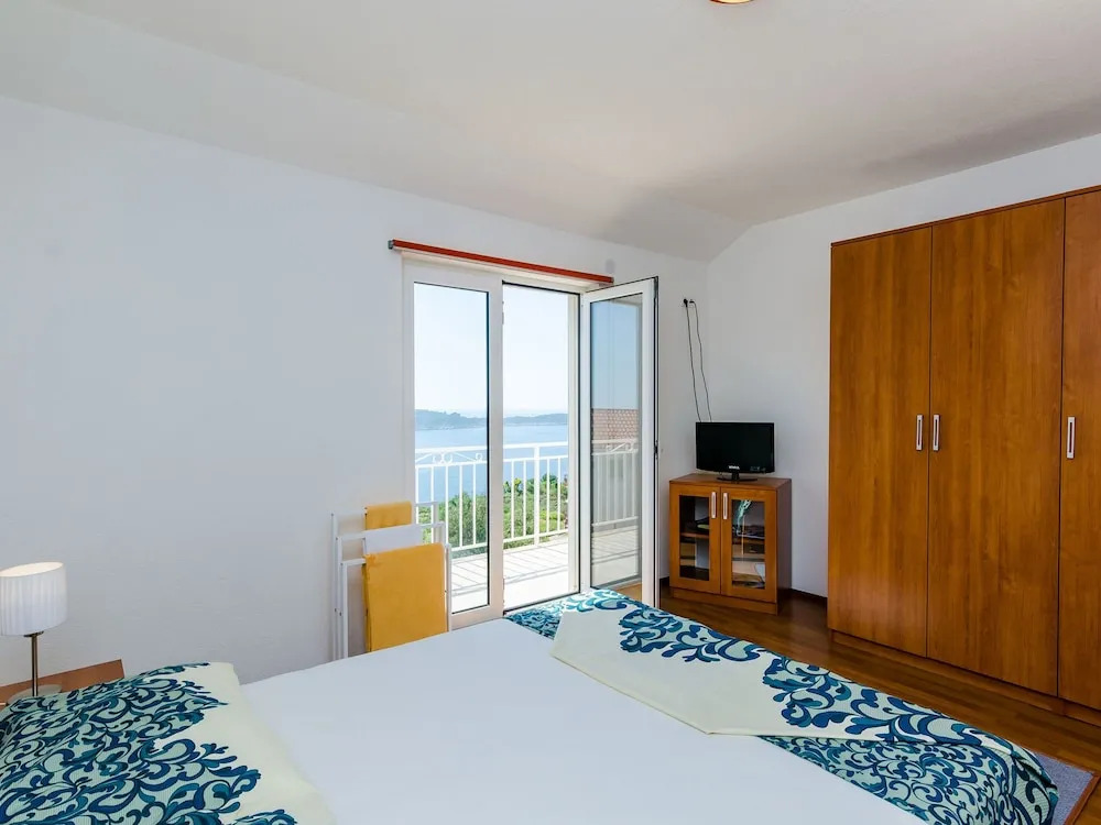 Seaview Apartment in Cavtat Dalmatia With Garden
