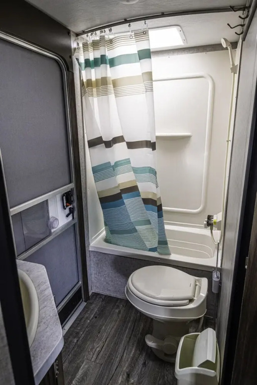 American Luxury Caravan - Secure Parking Llandeilo