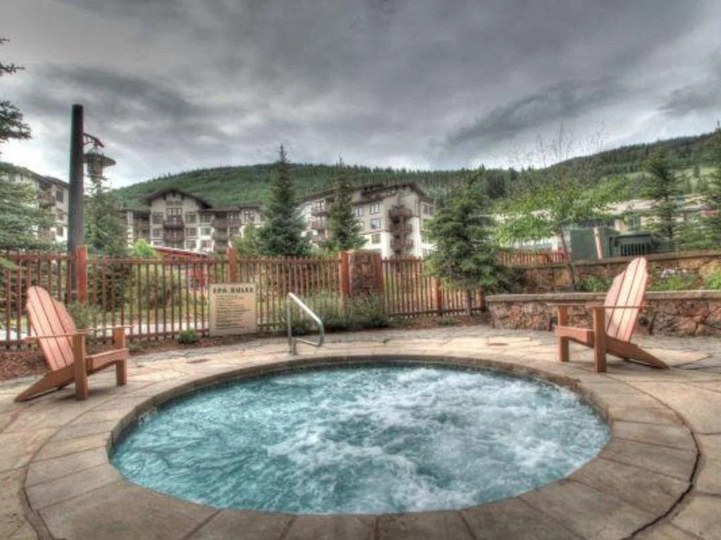 Comfortable Condo, Outstanding Location - TX414 by RedAwning