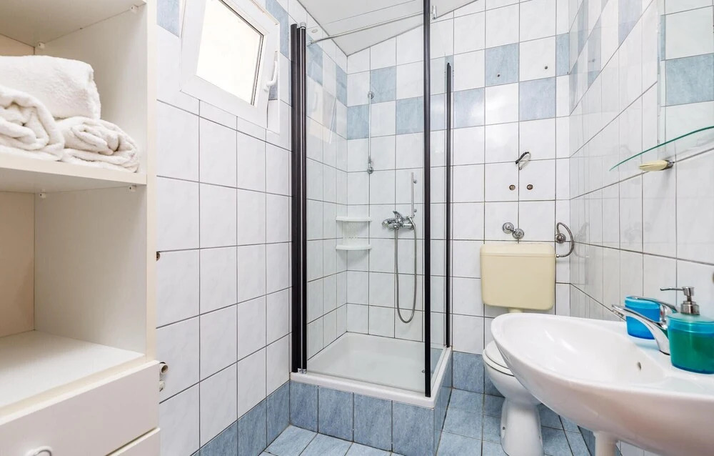 Awesome Home in Povljana With Wifi and 2 Bedrooms