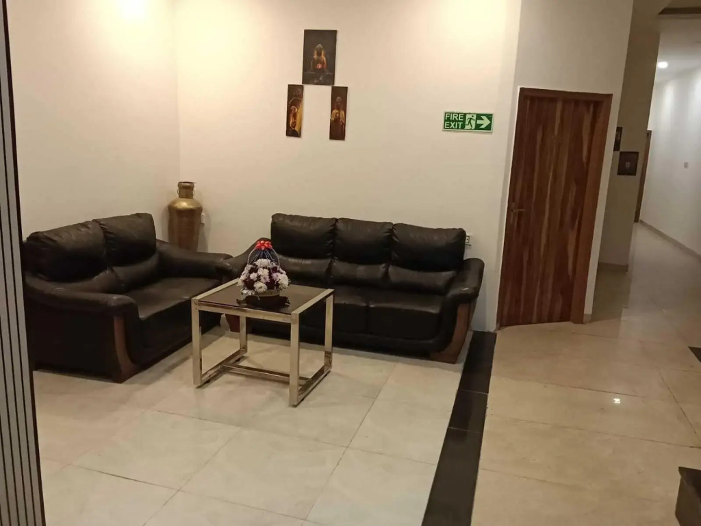 OYO 22115 Hotel D Plaza