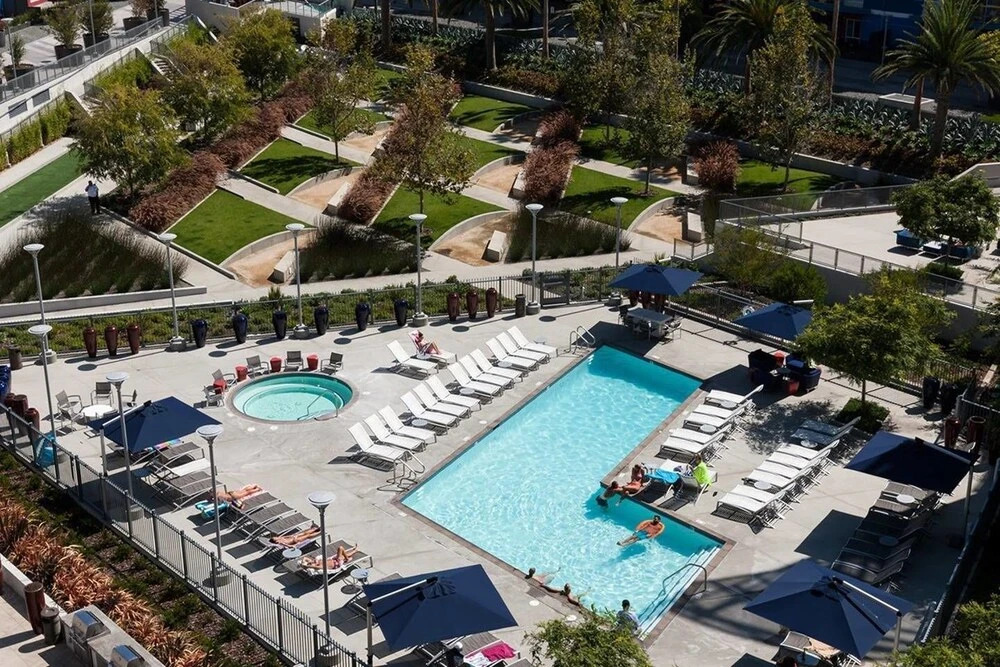 One Bed/1Bath + Private Balcony WALK TO BEACH