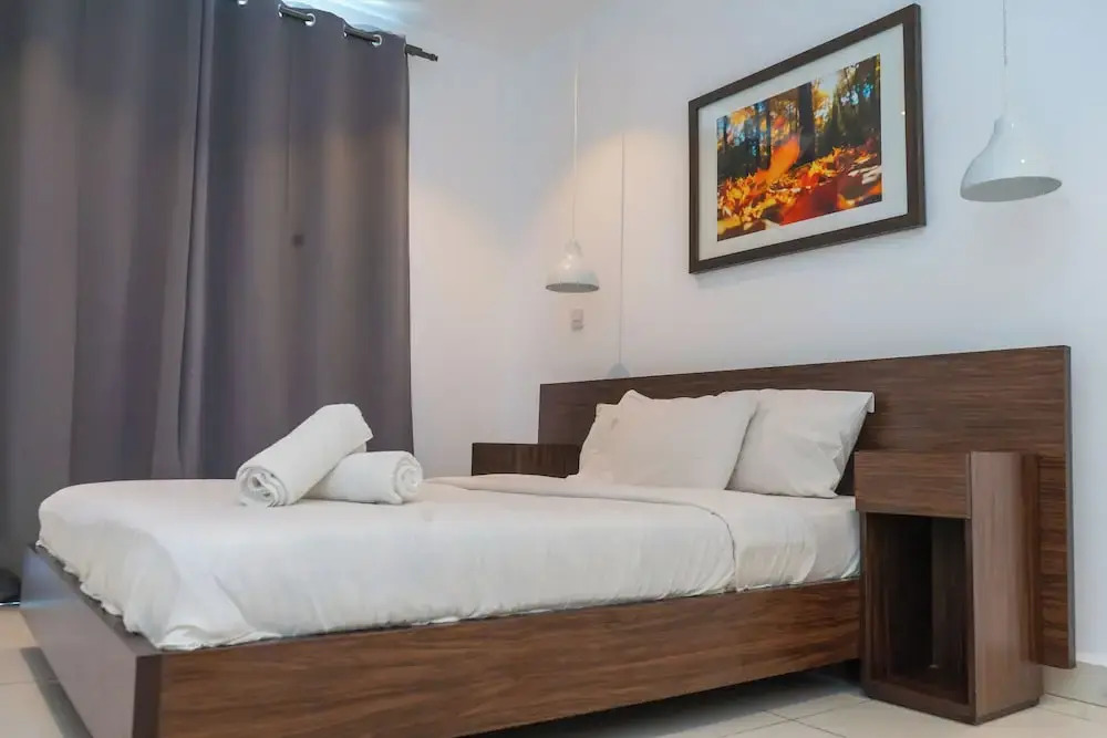 Royal Luxury Apt at Embassy Garden